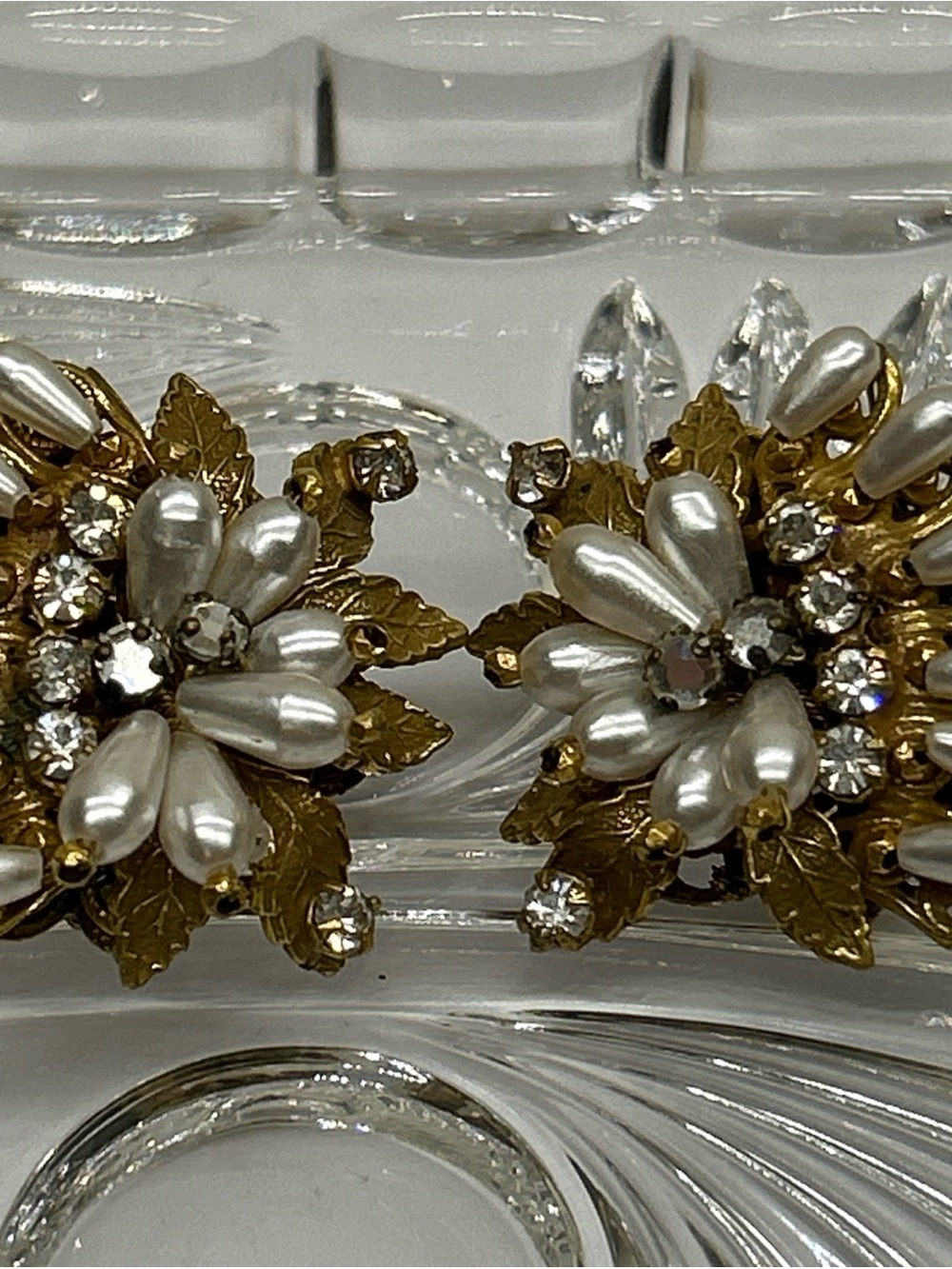 Vintage Original By Robert Faux Pearl and Rhinestone Brooch and Clip-On Earrings - Picture 4 of 9